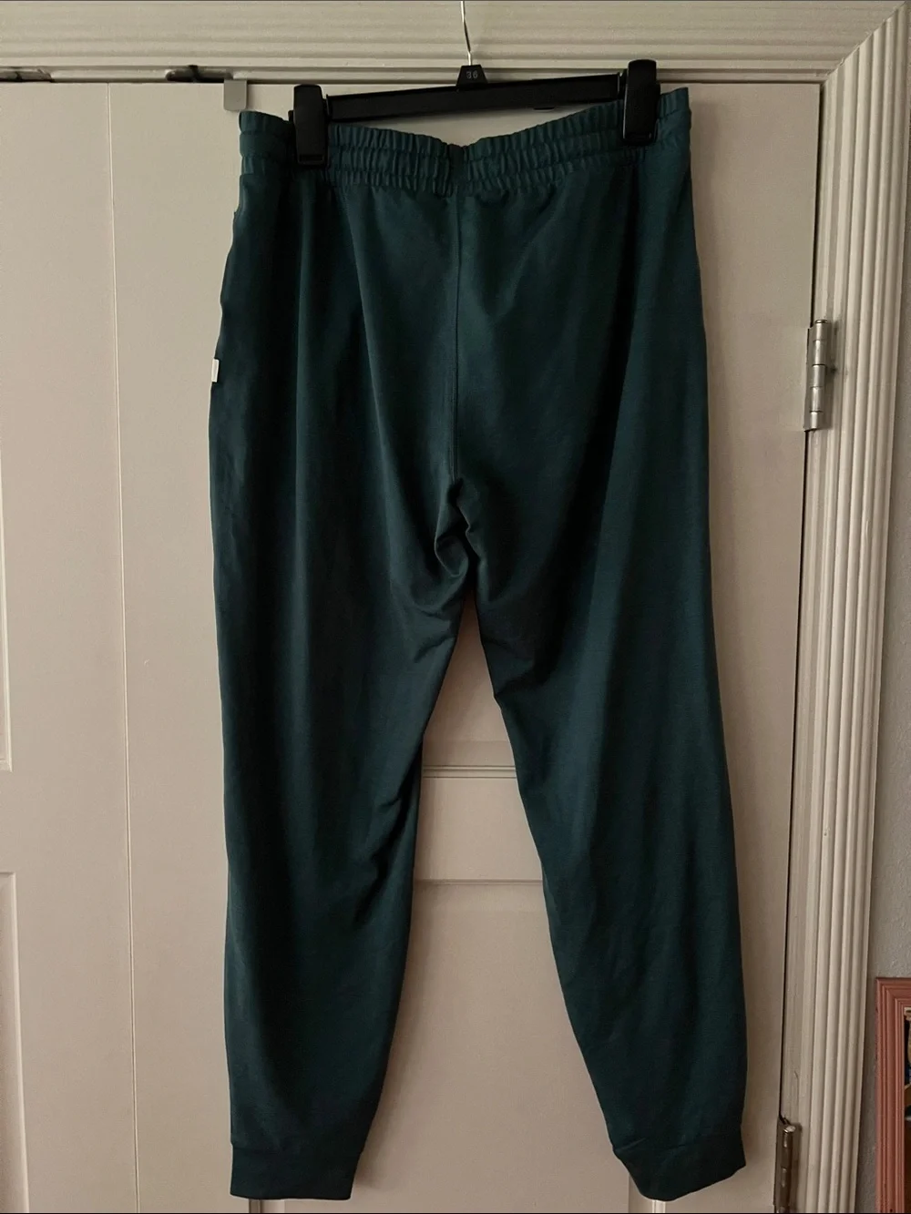 VUORI performance joggers with pockets medium